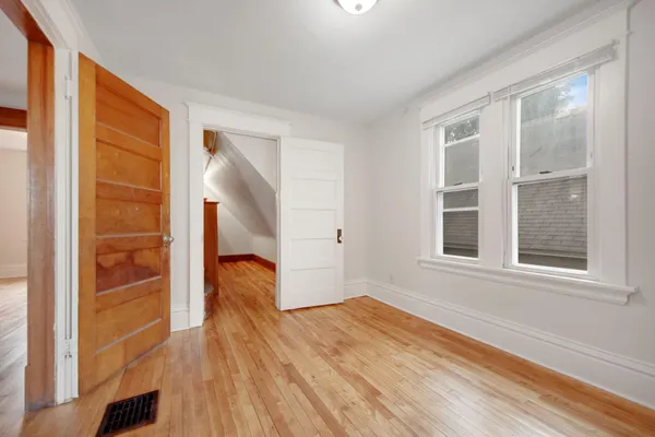 $2,700 | 804 Hawthorne Avenue East, St. Paul, MN 55106