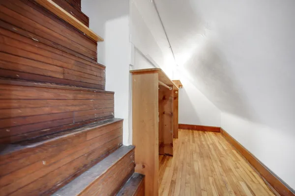 $2,700 | 804 Hawthorne Avenue East, St. Paul, MN 55106