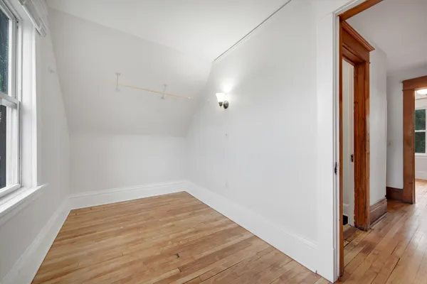 $2,700 | 804 Hawthorne Avenue East, St. Paul, MN 55106