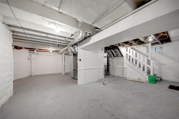 $2,700 | 804 Hawthorne Avenue East, St. Paul, MN 55106