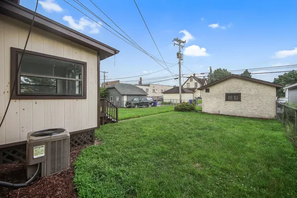 $2,700 | 804 Hawthorne Avenue East, St. Paul, MN 55106