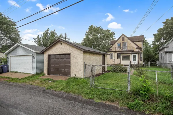 $2,700 | 804 Hawthorne Avenue East, St. Paul, MN 55106