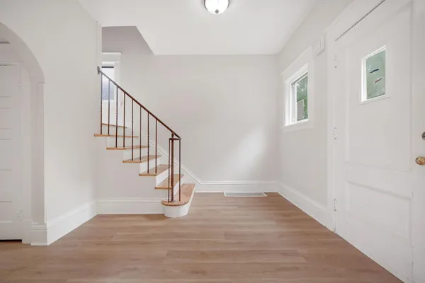 $2,700 | 804 Hawthorne Avenue East, St. Paul, MN 55106