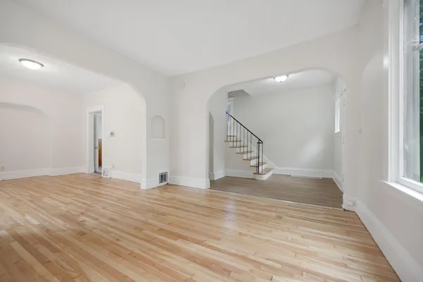 $2,700 | 804 Hawthorne Avenue East, St. Paul, MN 55106