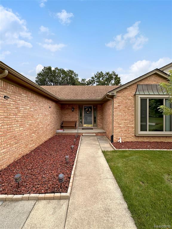 457 Lake Forest Road Rochester, MI 48309 - Photo 2 of 24