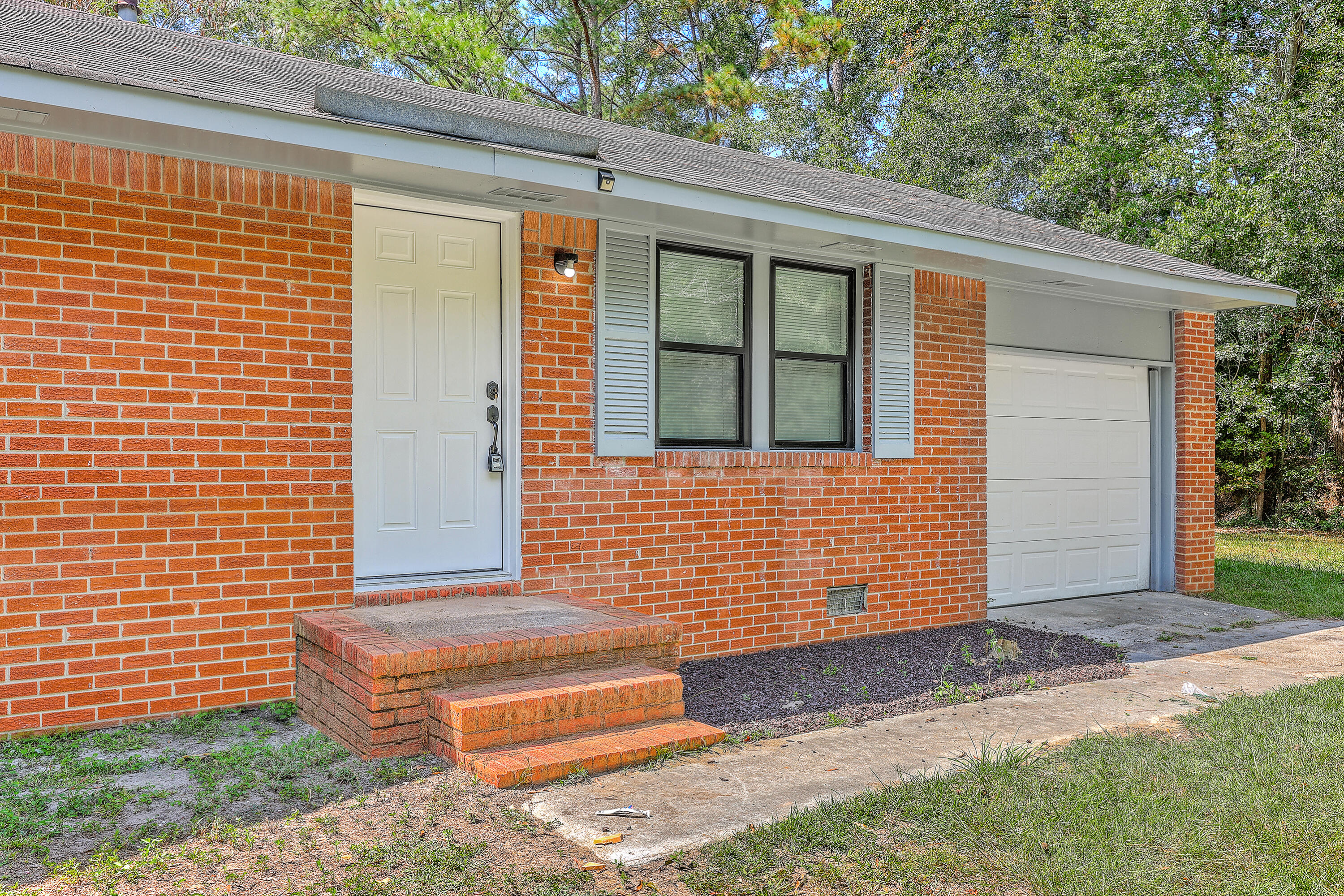 2228 Mendel Rivers Road St. Stephen, SC 29479 - Photo 3 of 28 ZYN_2555_56_57_58_59_60_61 (1) (1)