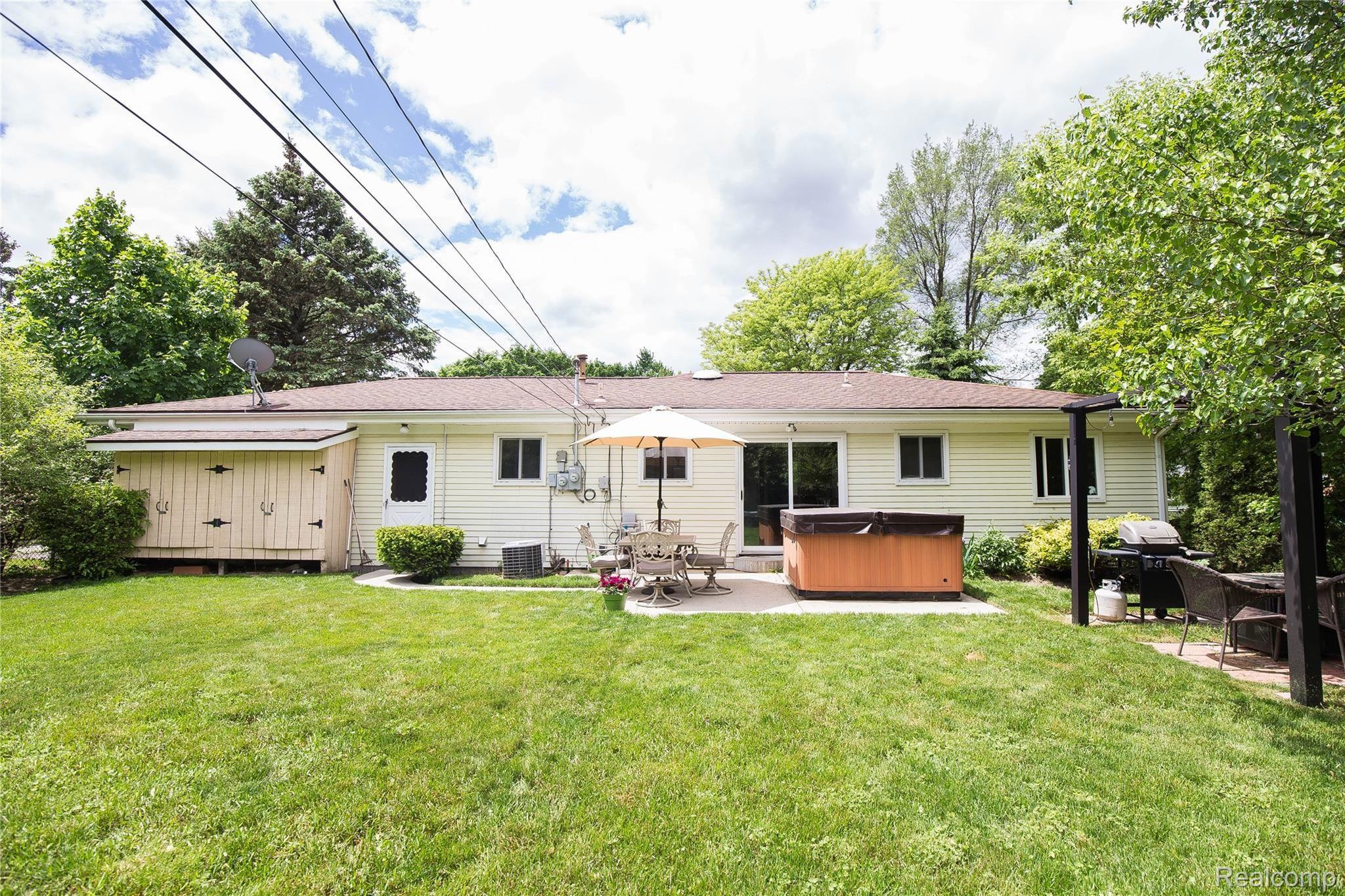 2695 Emmons Avenue Rochester, MI 48307 - Photo 16 of 16 00-4.JPG