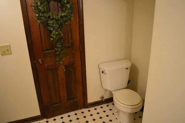 $290,000 | 1701 Woodcrest Drive, St. Anne, IL 60964