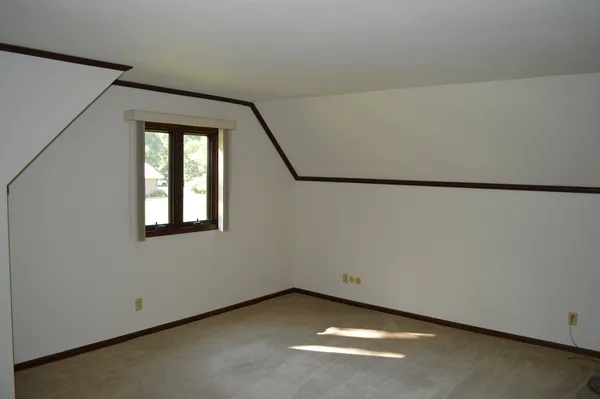 $287,900 | 1701 Woodcrest Drive, St. Anne, IL 60964