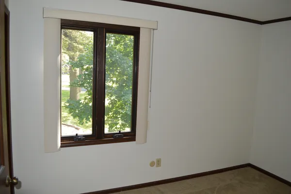 $290,000 | 1701 Woodcrest Drive, St. Anne, IL 60964