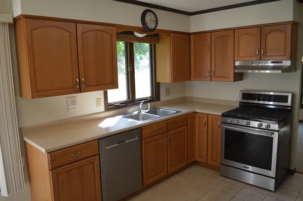 $287,900 | 1701 Woodcrest Drive, St. Anne, IL 60964