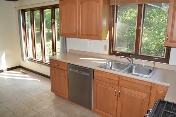 $287,900 | 1701 Woodcrest Drive, St. Anne, IL 60964
