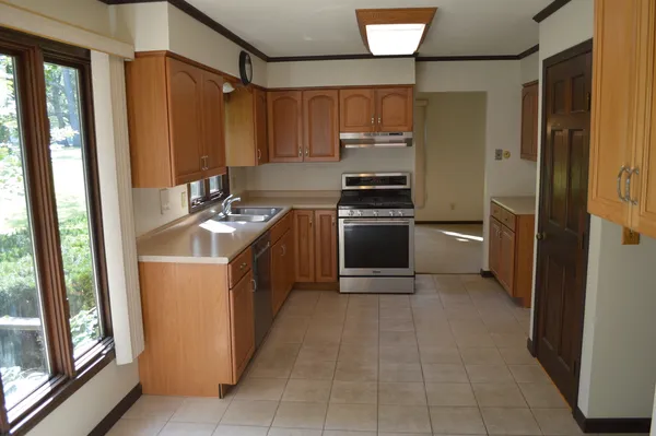 $287,900 | 1701 Woodcrest Drive, St. Anne, IL 60964