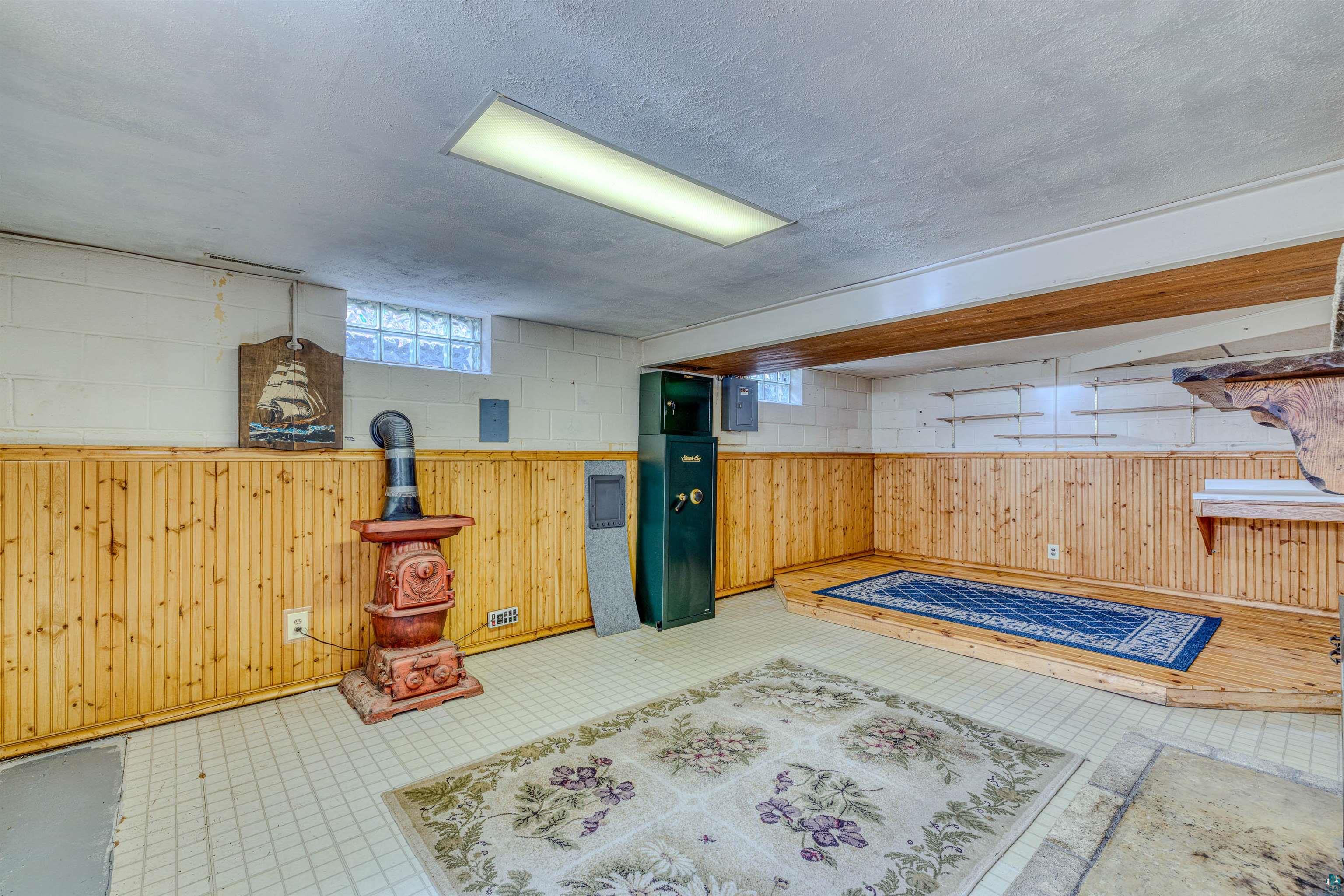 2113 Hutchinson Road Duluth, MN 55811 - Photo 14 of 21