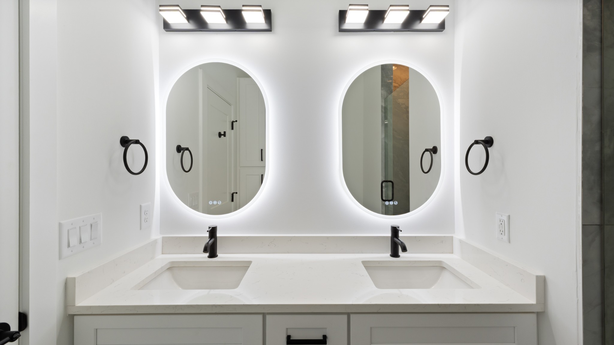108 Devils Backbone Lane Manchester, TN 37355 - Photo 26 of 51 a bathroom with sinks and two mirror