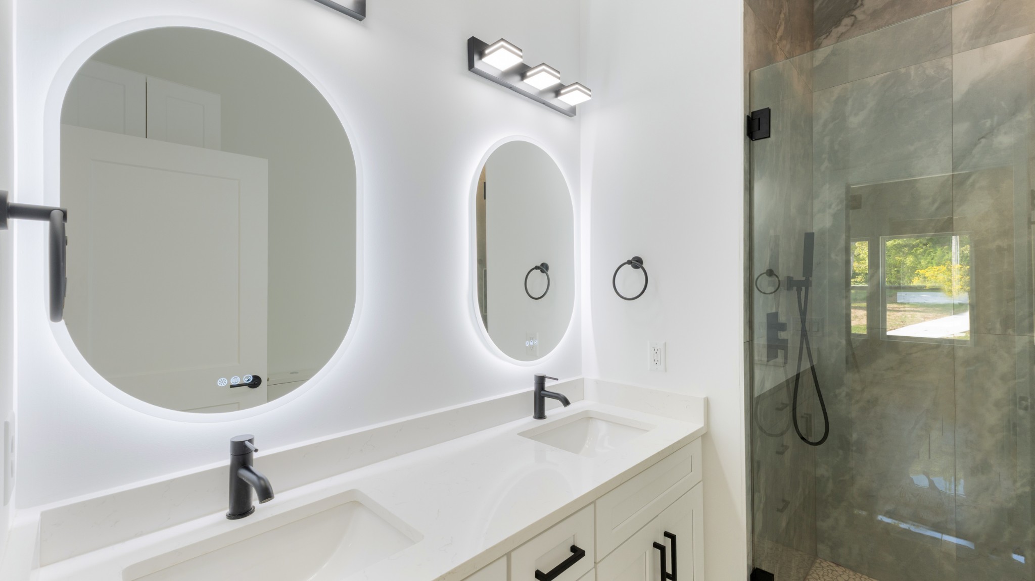 108 Devils Backbone Lane Manchester, TN 37355 - Photo 27 of 51 a bathroom with a sink a mirror and a shower
