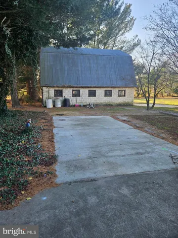 a view of a house with a yard and tree