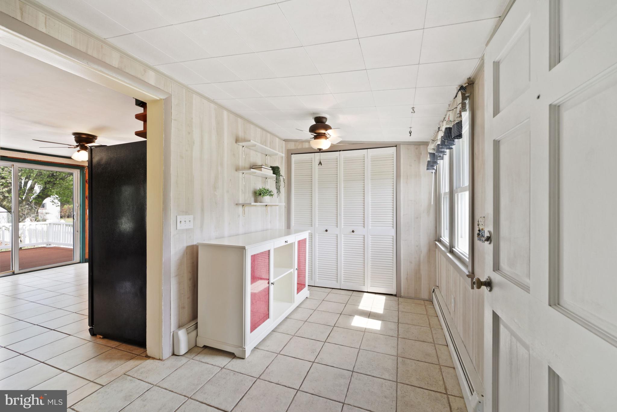 24531 Bethesda Road Georgetown, DE 19947 - Photo 4 of 37 Foyer, Closet Space