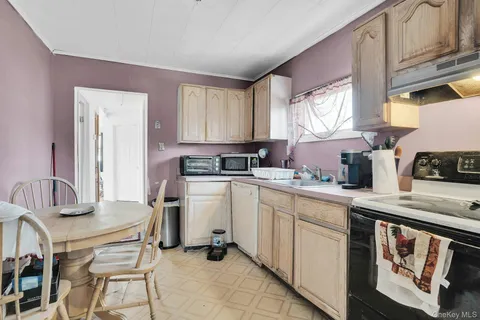 $425,000 | 111 South 4th Street, Lindenhurst, NY 11757