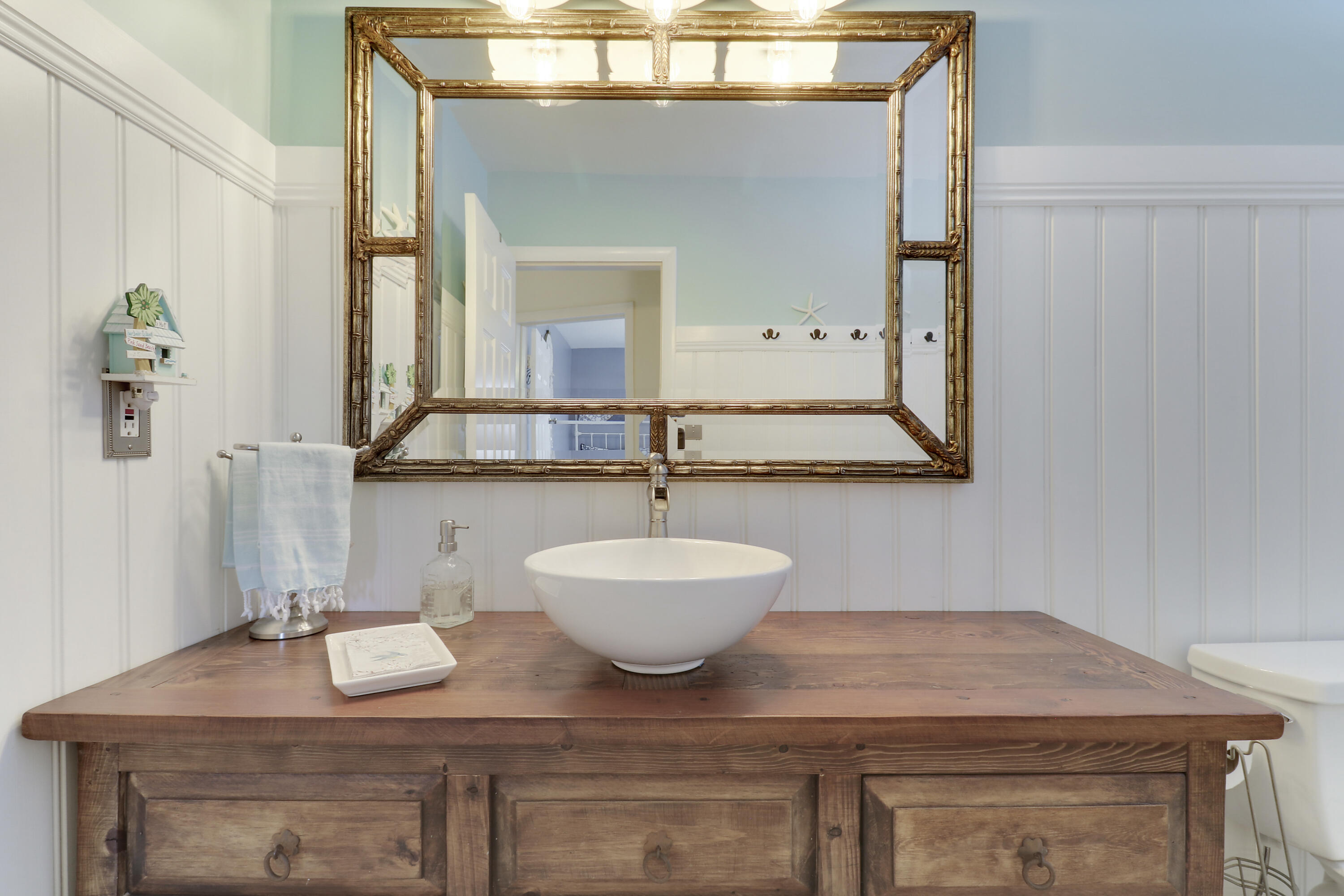 10421 Southwest 107th Street Miami, FL 33176 - Photo 15 of 33 Guest Bath