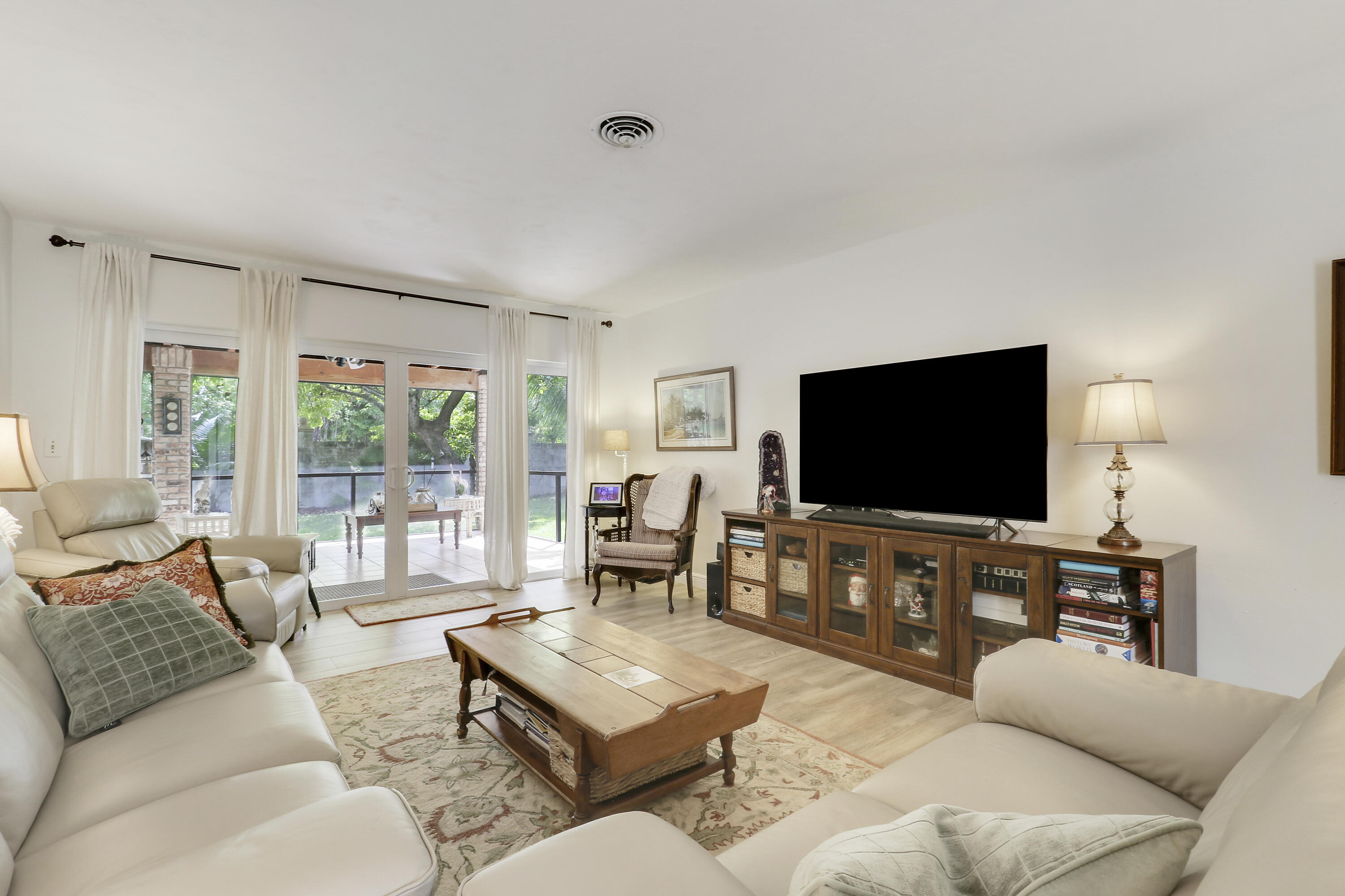 10421 Southwest 107th Street Miami, FL 33176 - Photo 3 of 33 Living Room