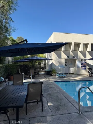 $2,700 | 18411 Hatteras Street, Unit 131, Tarzana, CA 91356
