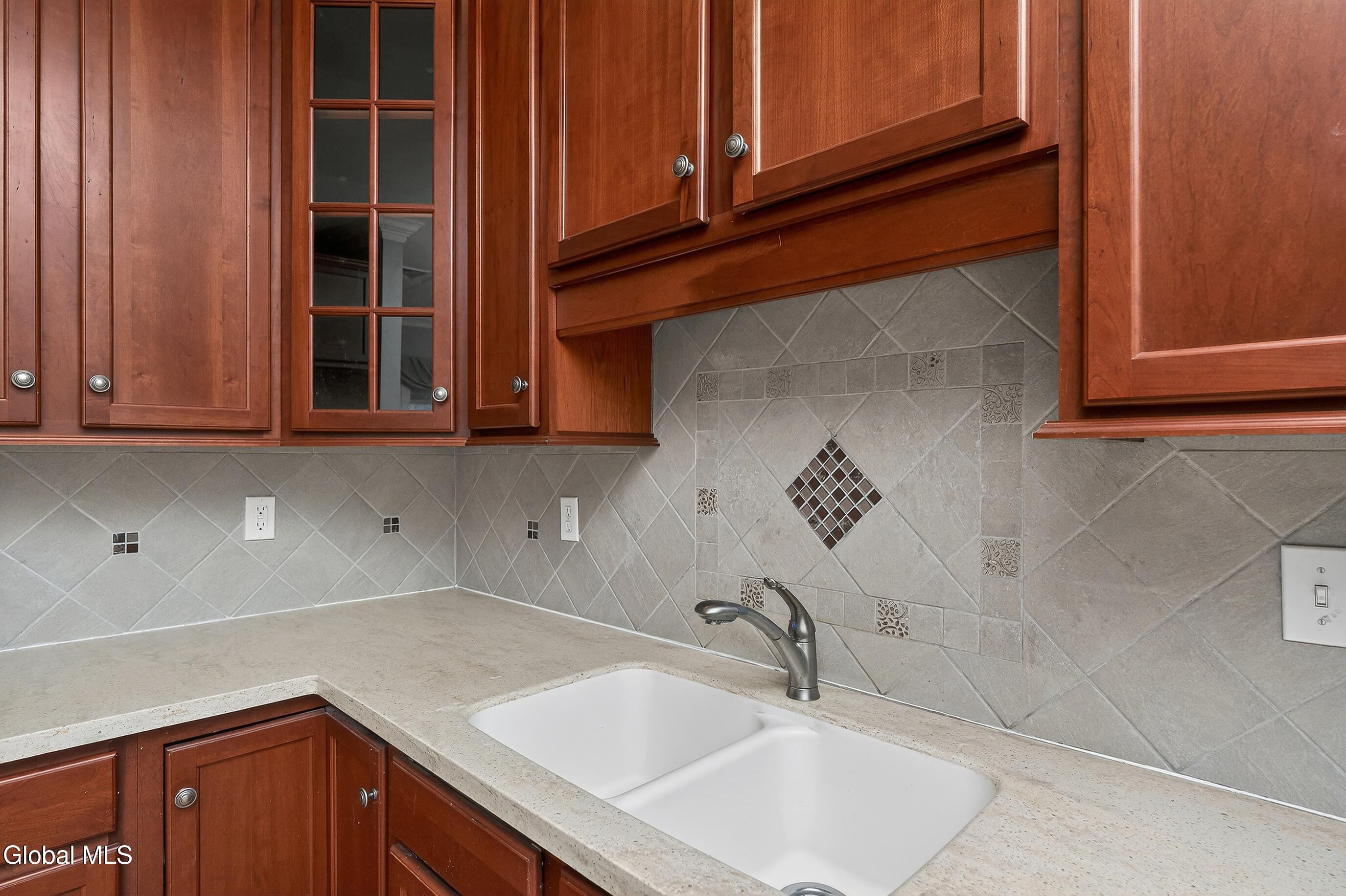 73 Saratoga Road, Unit 7 Schenectady, NY 12302 - Photo 11 of 47 040-73-Saratoga-Road-Unit-7-Glenville-NY