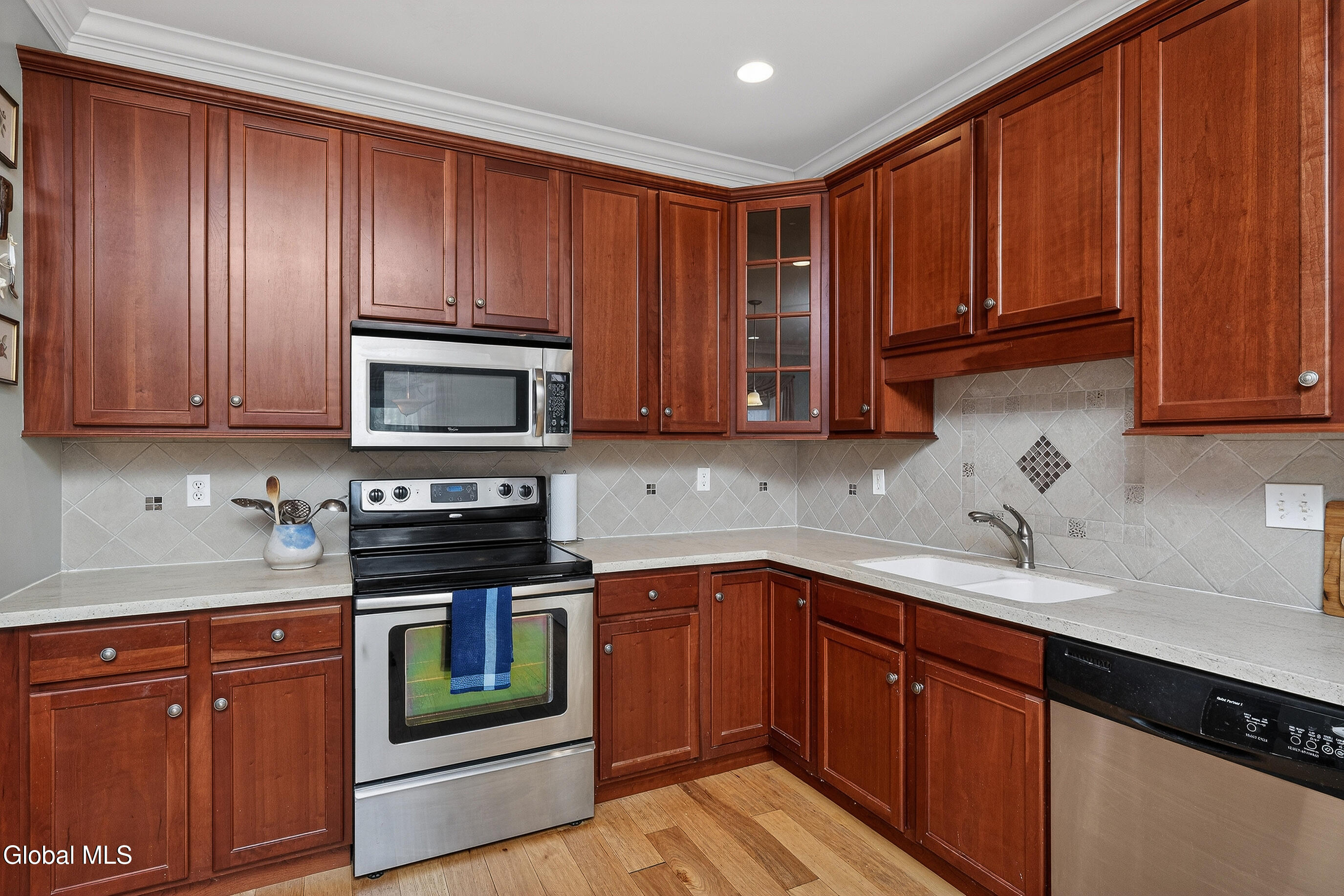 73 Saratoga Road, Unit 7 Schenectady, NY 12302 - Photo 8 of 47 012-73-Saratoga-Road-Unit-7-Glenville-NY