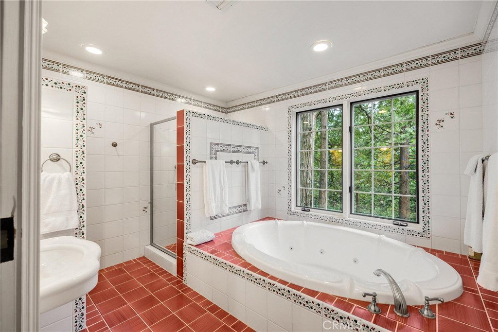 29162 Bald Eagle Ridge Road Lake Arrowhead, CA 92352 - Photo 35 of 69 a bathroom with a tub a toilet and a shower