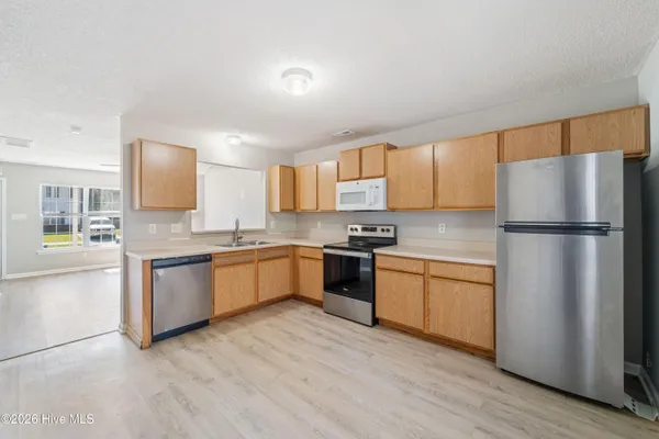 $1,195 | 977 West Pueblo Drive, Jacksonville, NC 28546