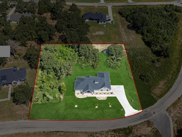 an aerial view of a house having yard