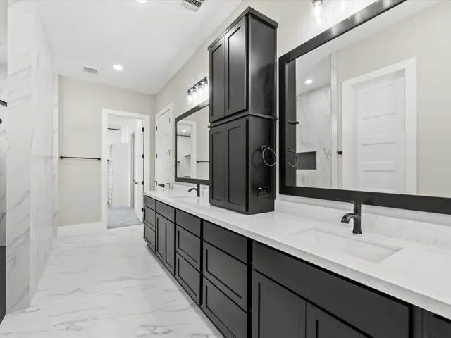 $785,000 | 413 South Garrett Circle, Bellville, TX 77418