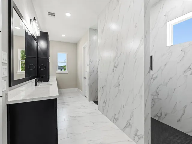 $785,000 | 413 South Garrett Circle, Bellville, TX 77418