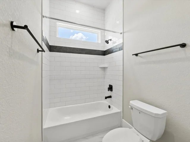 $785,000 | 413 South Garrett Circle, Bellville, TX 77418