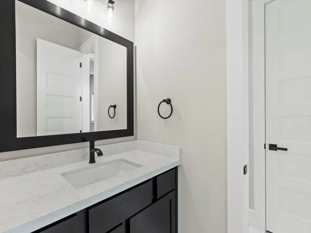 $785,000 | 413 South Garrett Circle, Bellville, TX 77418