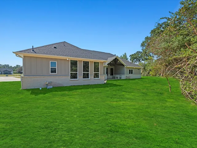 $785,000 | 413 South Garrett Circle, Bellville, TX 77418