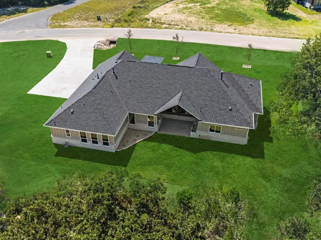$785,000 | 413 South Garrett Circle, Bellville, TX 77418