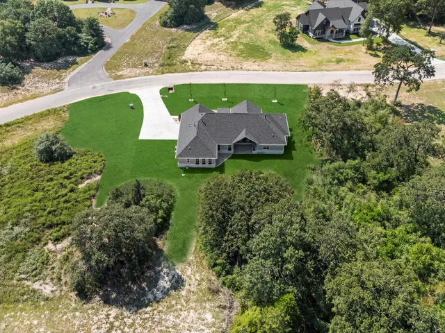 $785,000 | 413 South Garrett Circle, Bellville, TX 77418