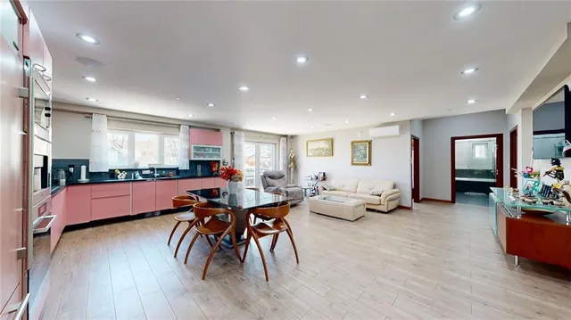 a view of a bedroom bathroom and bedroom