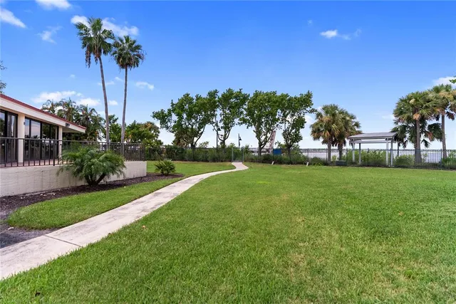 $400,000 | 204 3rd Street West, Unit 201, Bradenton, FL 34205