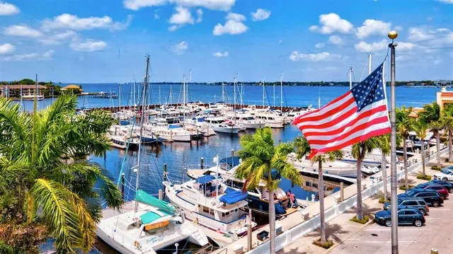 $400,000 | 204 3rd Street West, Unit 201, Bradenton, FL 34205