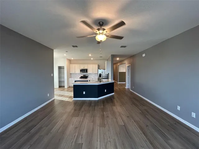 $2,295 | 208 Post Oak Street, Azle, TX 76020