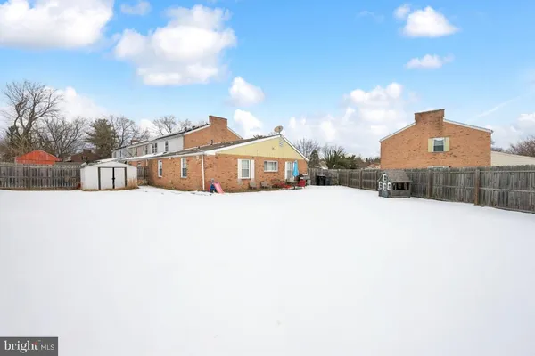 a view of houses with a outdoor space