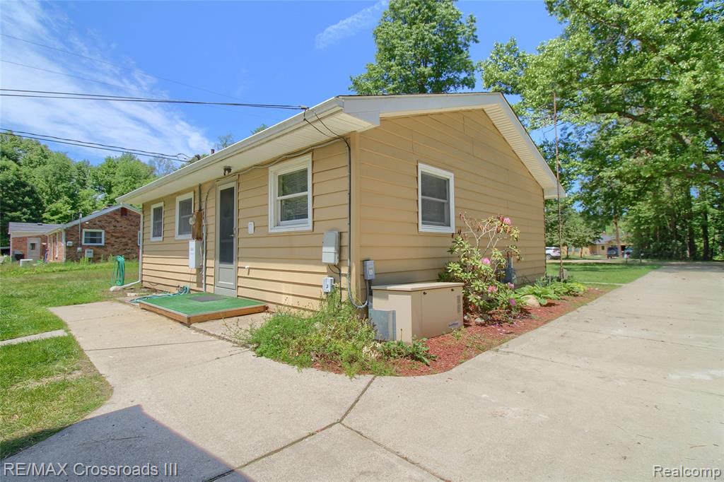41509 Riggs Road Belleville, MI 48111 - Photo 21 of 26