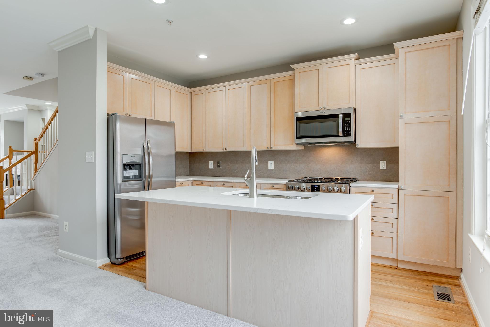 12110 Kinsley Place Reston, VA 20190 - Photo 16 of 51