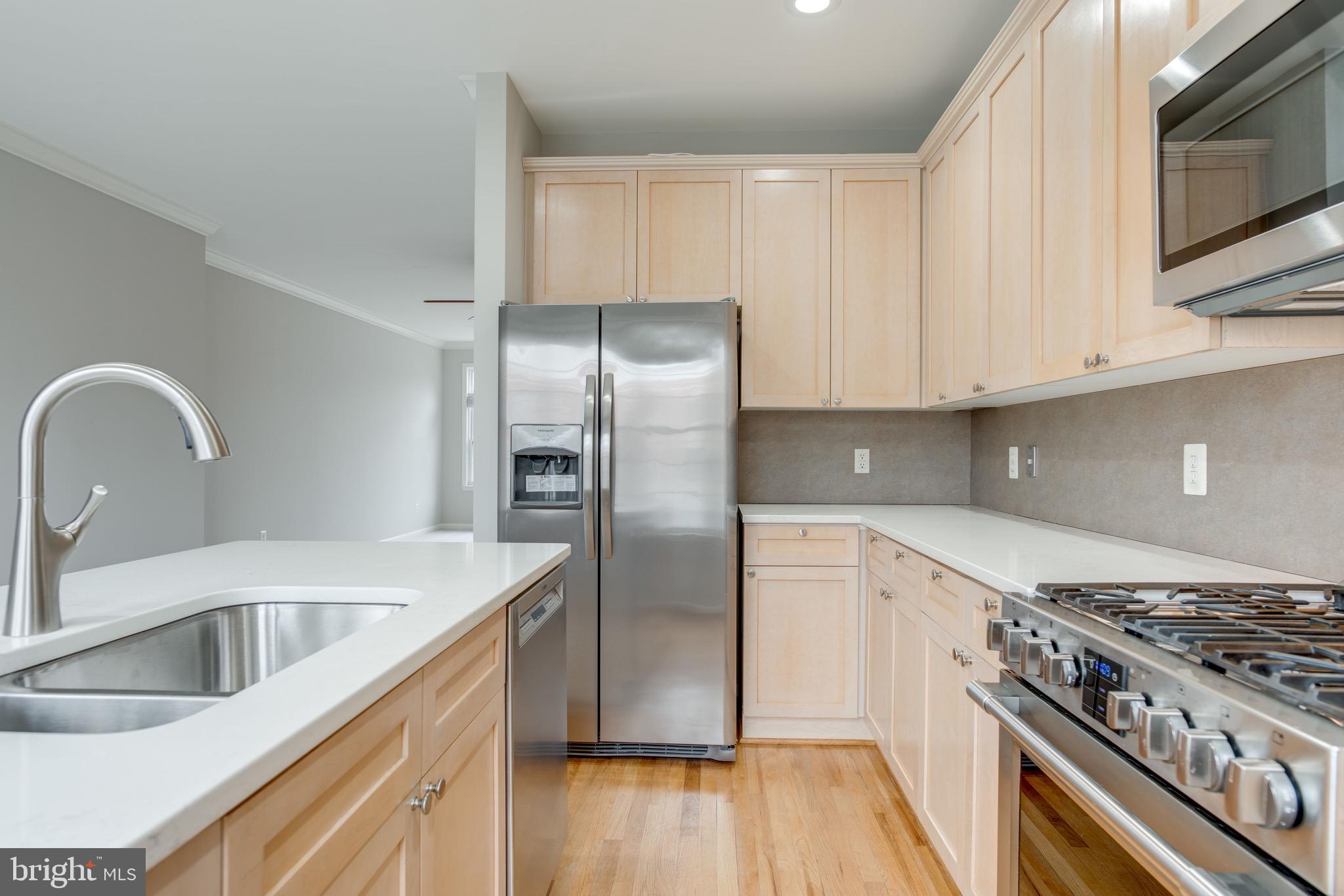 12110 Kinsley Place Reston, VA 20190 - Photo 18 of 51