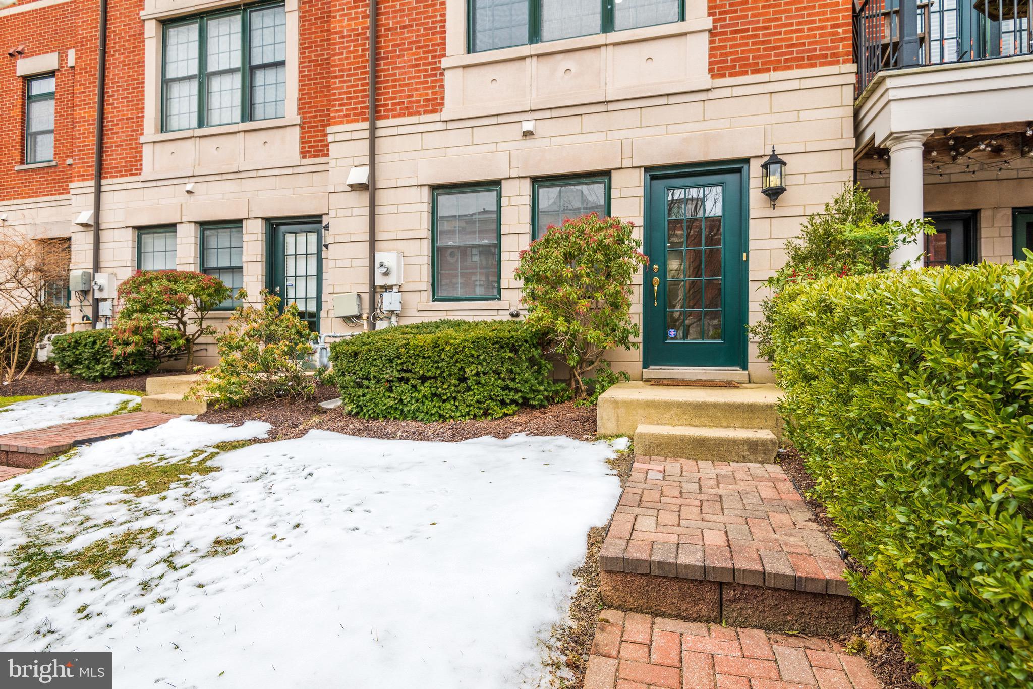 12110 Kinsley Place Reston, VA 20190 - Photo 3 of 51