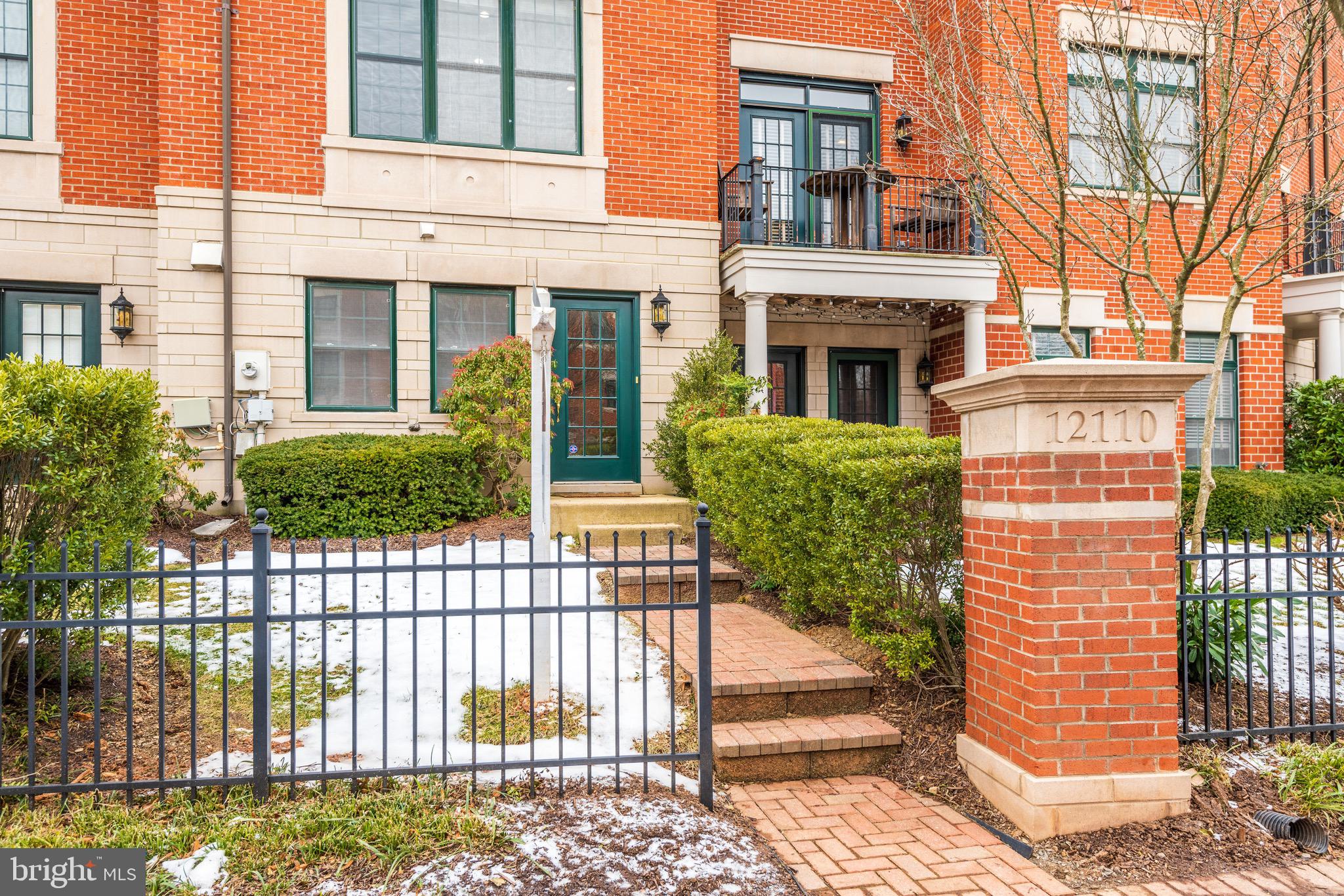 12110 Kinsley Place Reston, VA 20190 - Photo 4 of 51