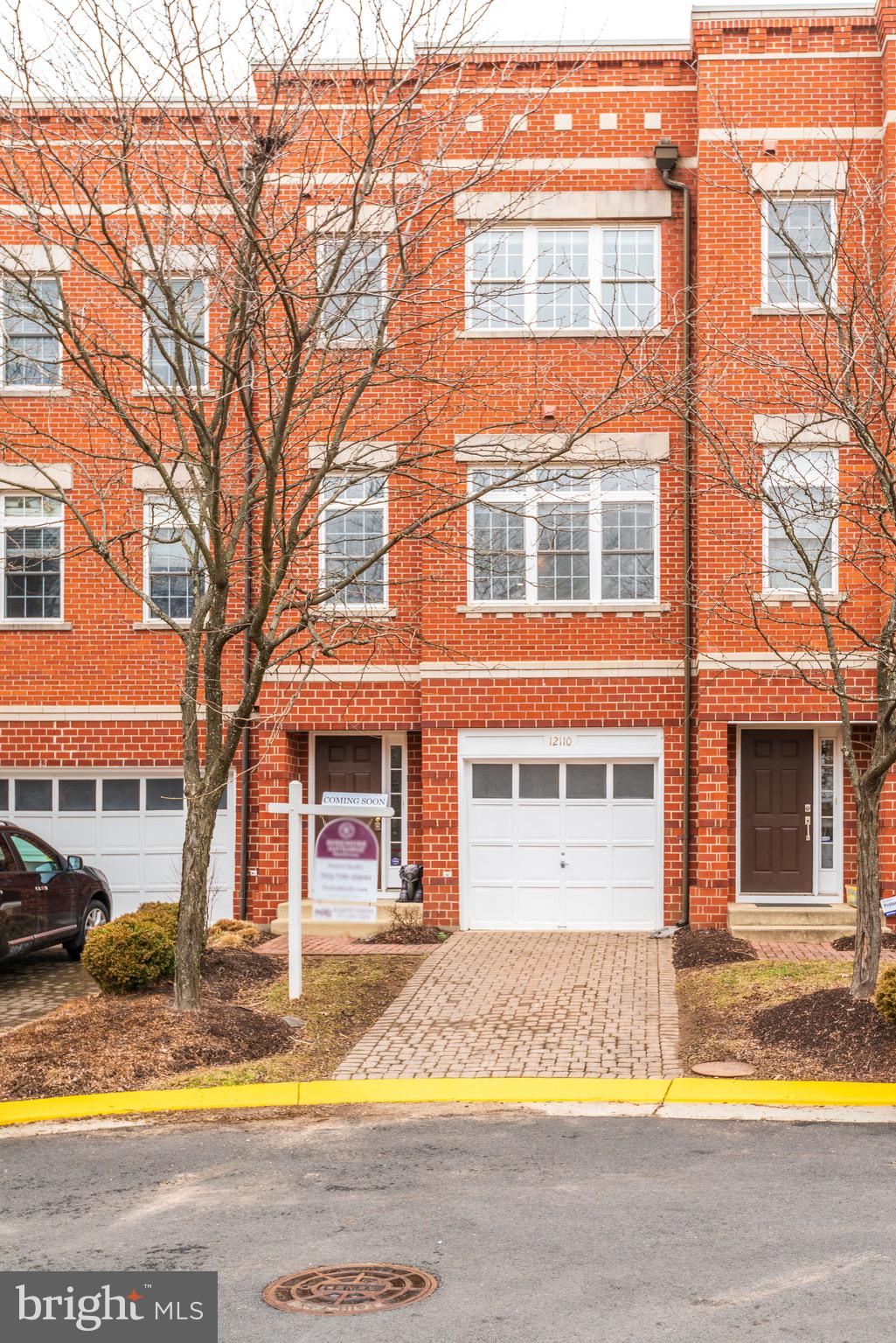 12110 Kinsley Place Reston, VA 20190 - Photo 5 of 51