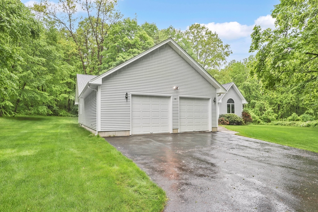 514 Mountain Road Wilbraham, MA 01095 - Photo 3 of 33 Gallery Image 3
